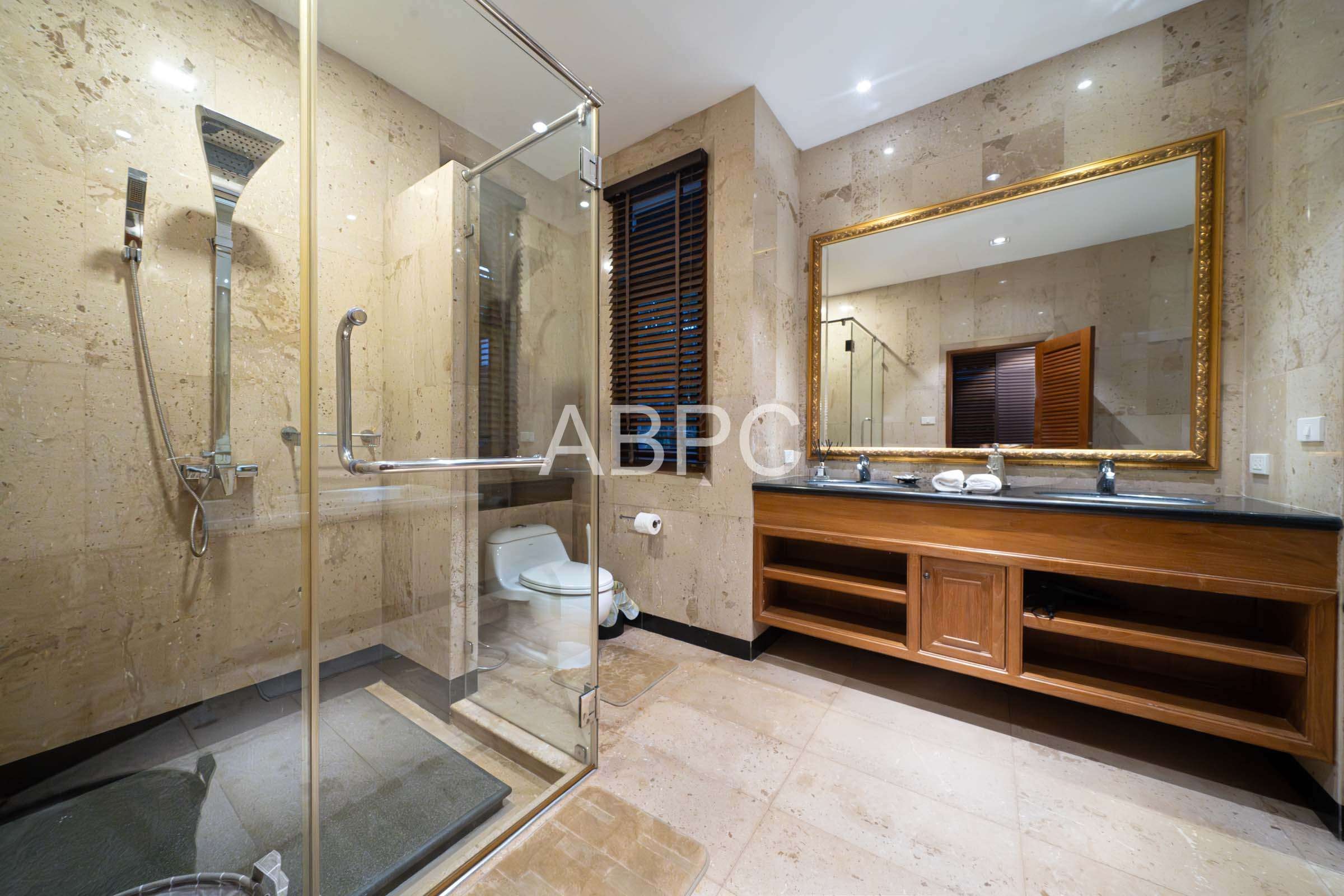 Luxurious pool villa 4 Bedrooms 4 Bathrooms in Na Jomtien photo 16