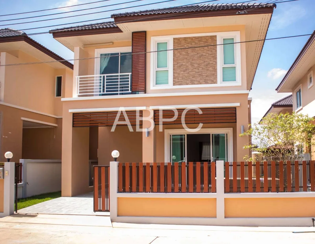 Three Bedroom Three Bathroom House In Popular East Pattaya Village