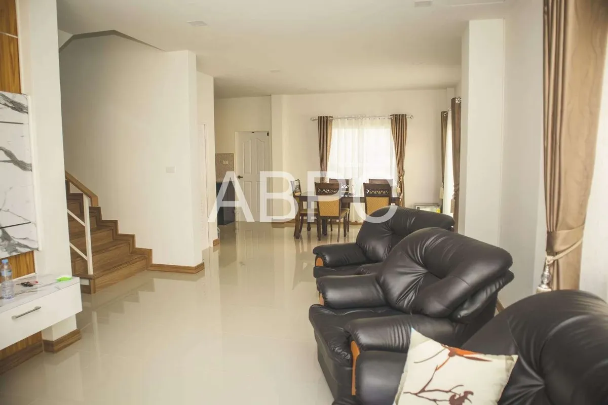 Three Bedroom Three Bathroom House In Popular East Pattaya Village photo 3