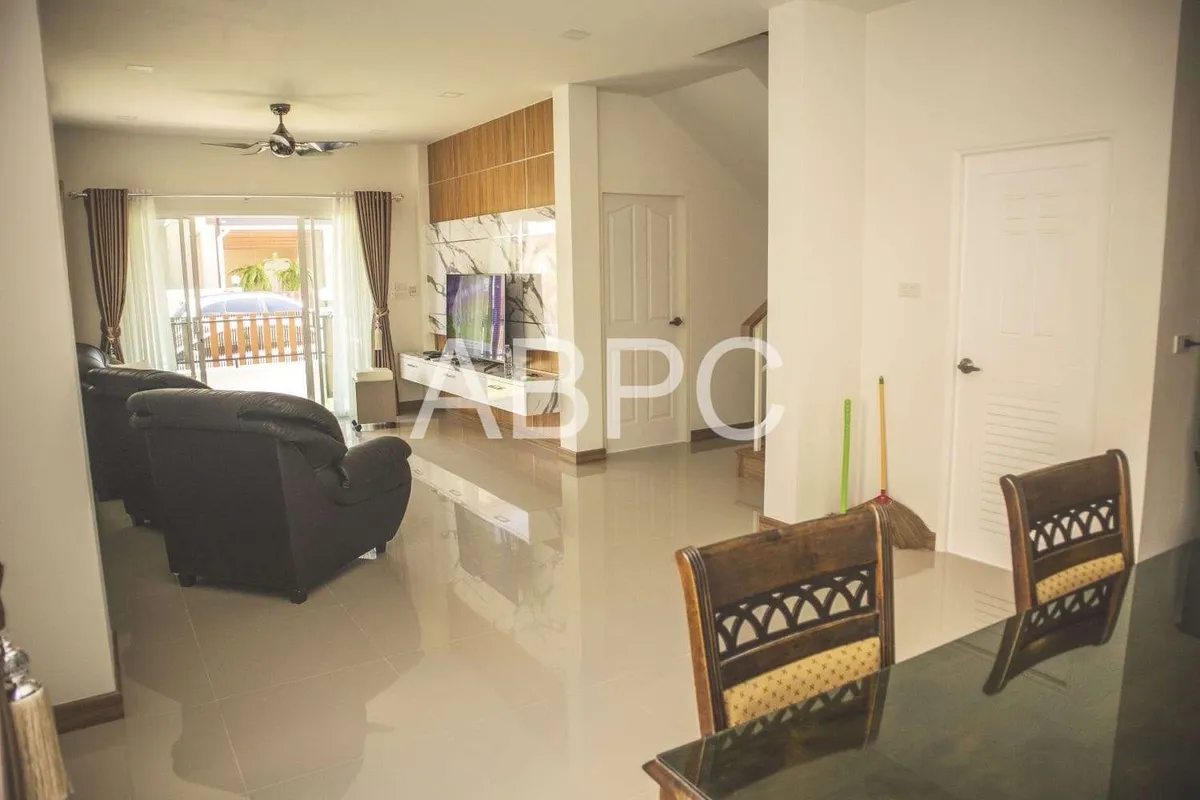 Three Bedroom Three Bathroom House In Popular East Pattaya Village photo 4