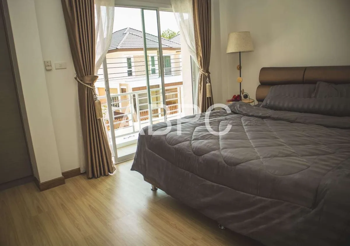 Three Bedroom Three Bathroom House In Popular East Pattaya Village photo 8