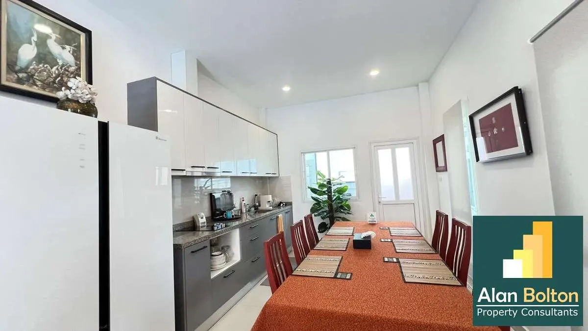 Elegant 3-Bedroom Pool Villa in Exclusive Luxury Village photo 4