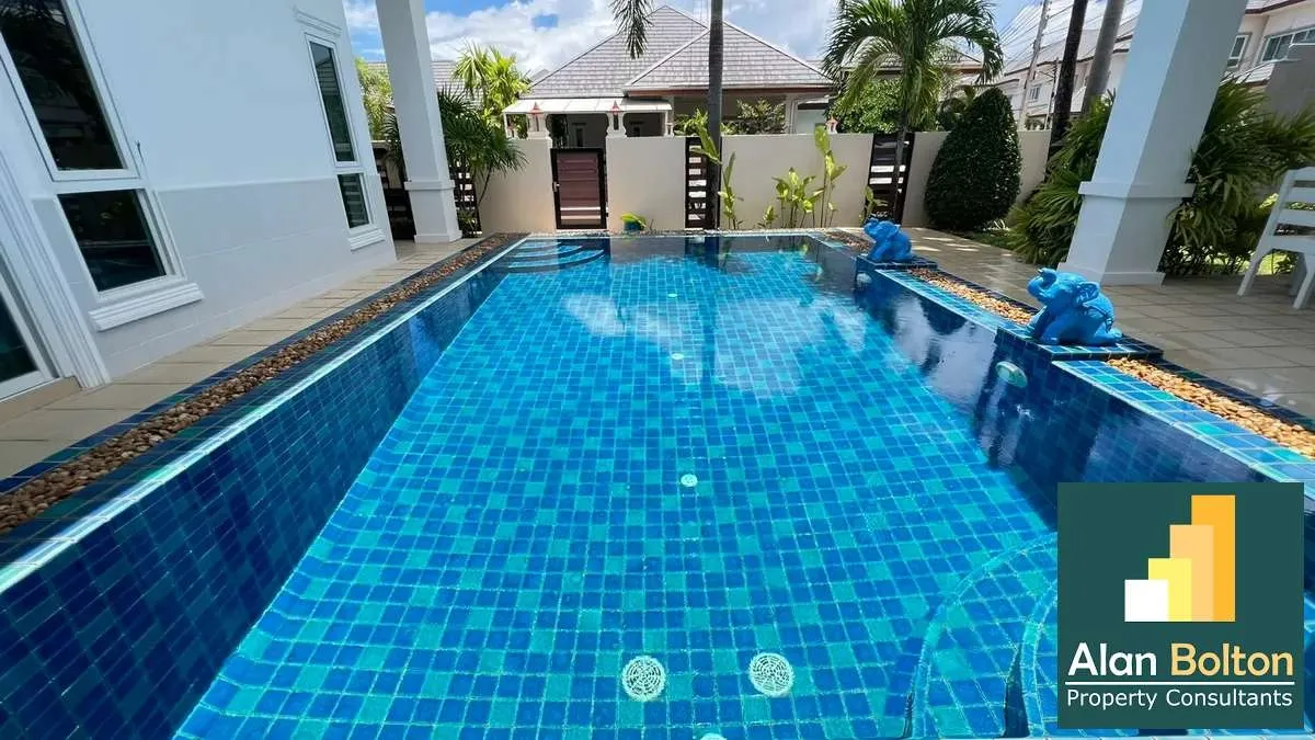 Elegant 3-Bedroom Pool Villa in Exclusive Luxury Village photo 7