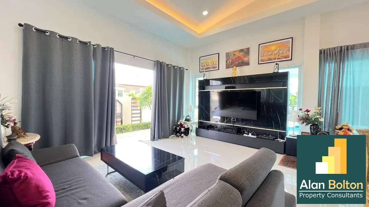 Elegant 3-Bedroom Pool Villa in Exclusive Luxury Village photo 10