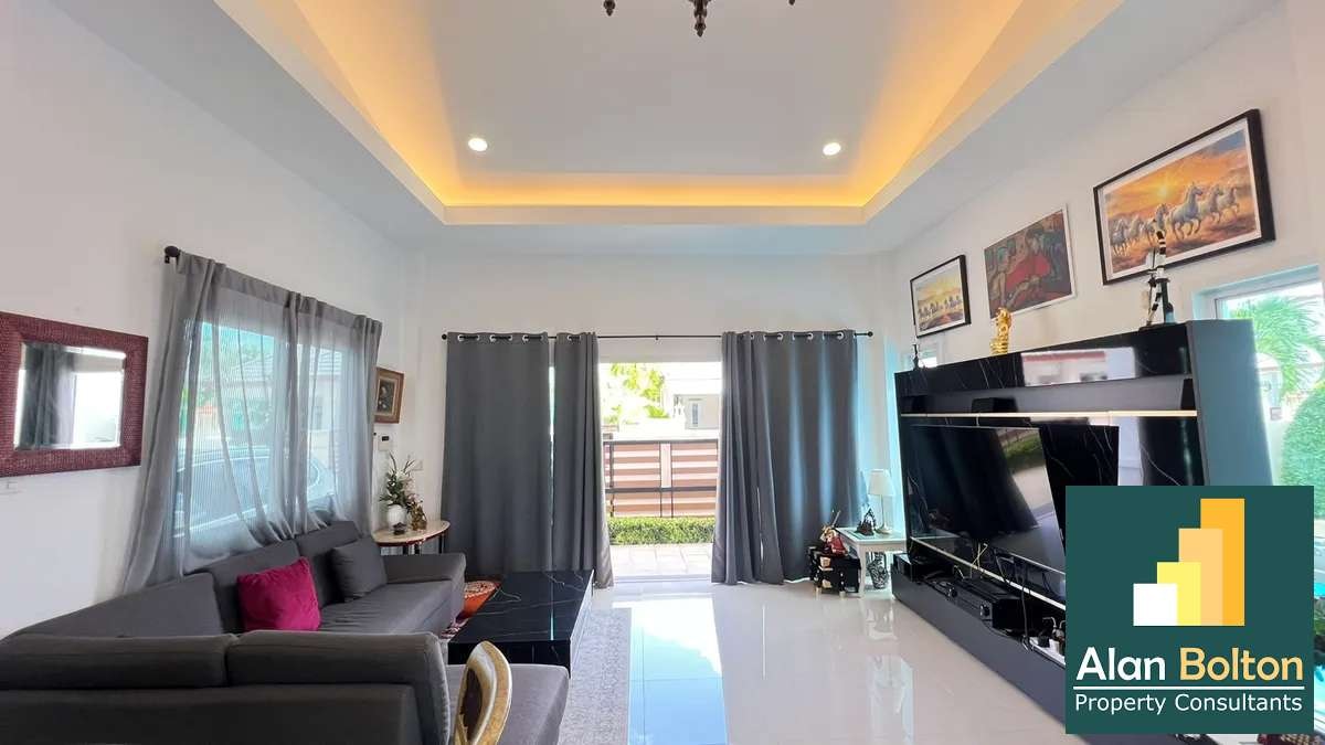 Elegant 3-Bedroom Pool Villa in Exclusive Luxury Village photo 9