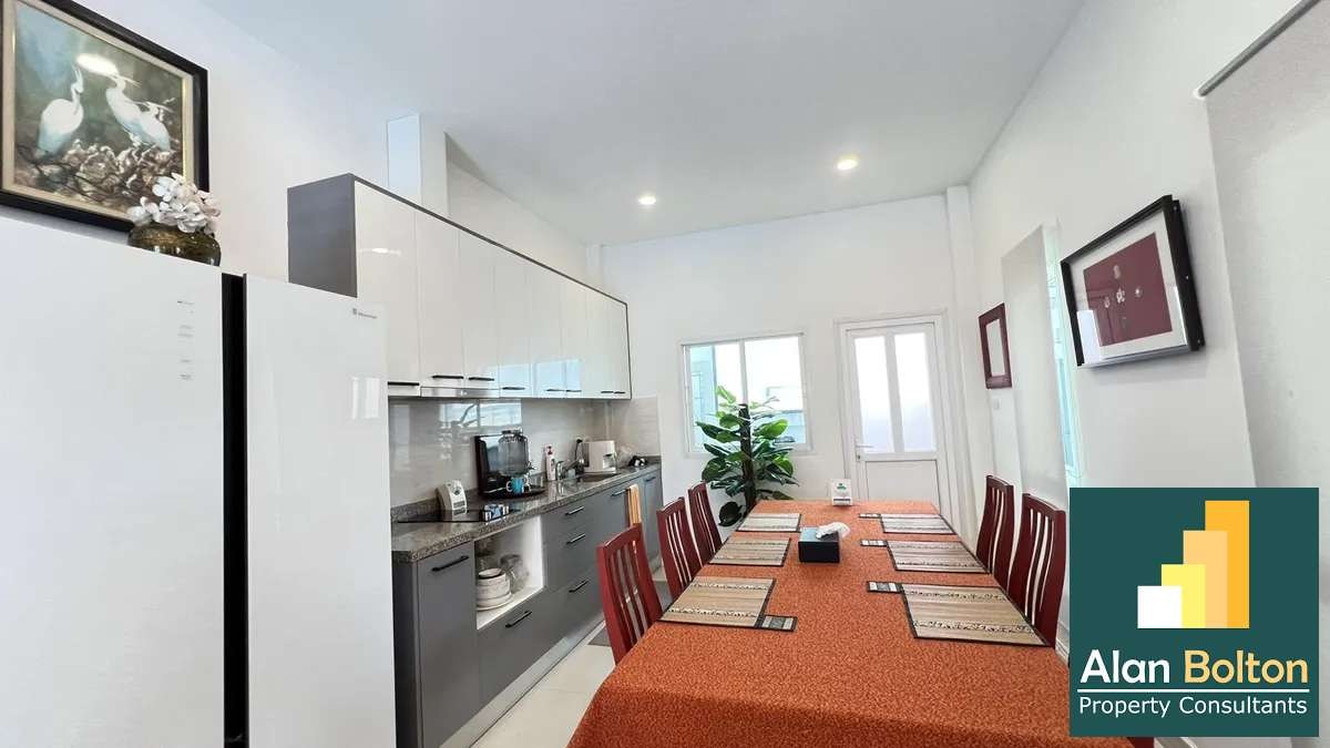 Elegant 3-Bedroom Pool Villa in Exclusive Luxury Village photo 4