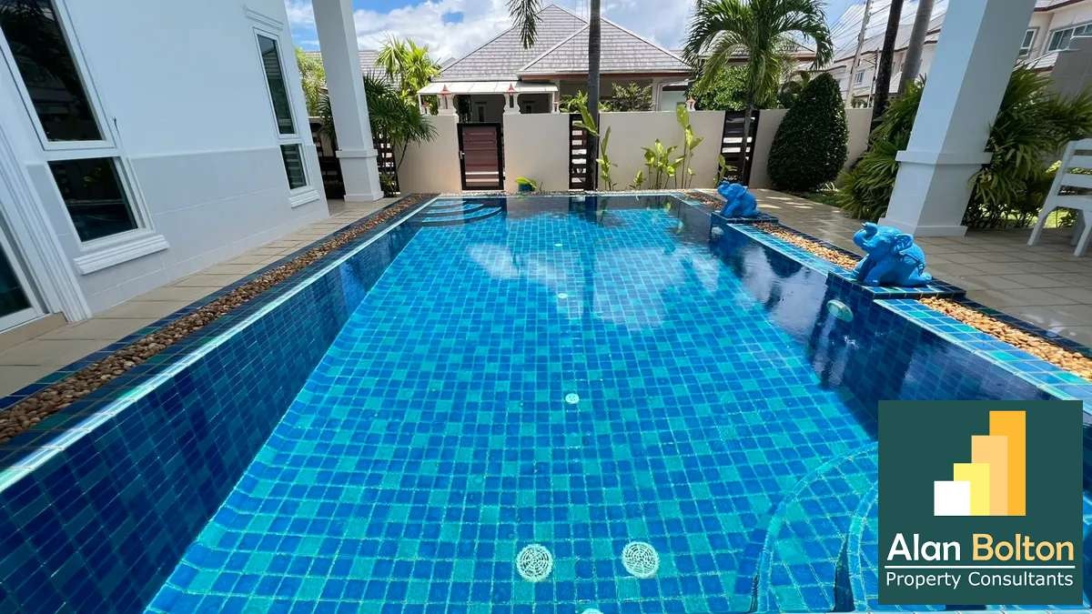 Elegant 3-Bedroom Pool Villa in Exclusive Luxury Village photo 8