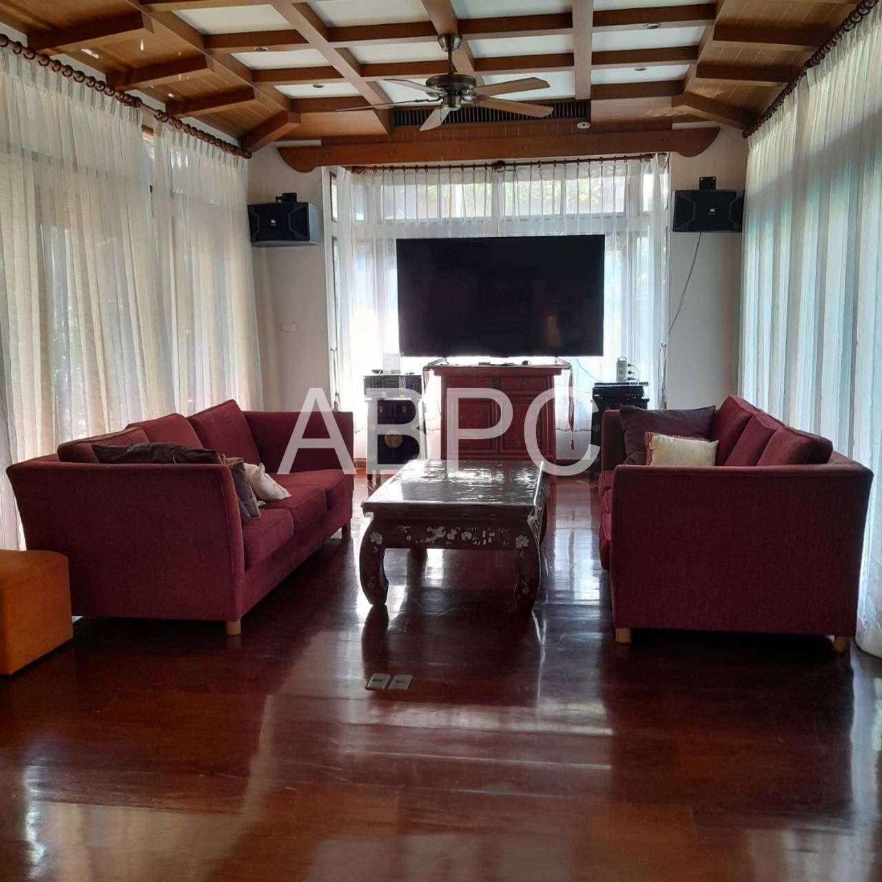 Nature Inspired Beachfront 4 Bed 5 Bath Pool Villa In Na Jomtien photo 9