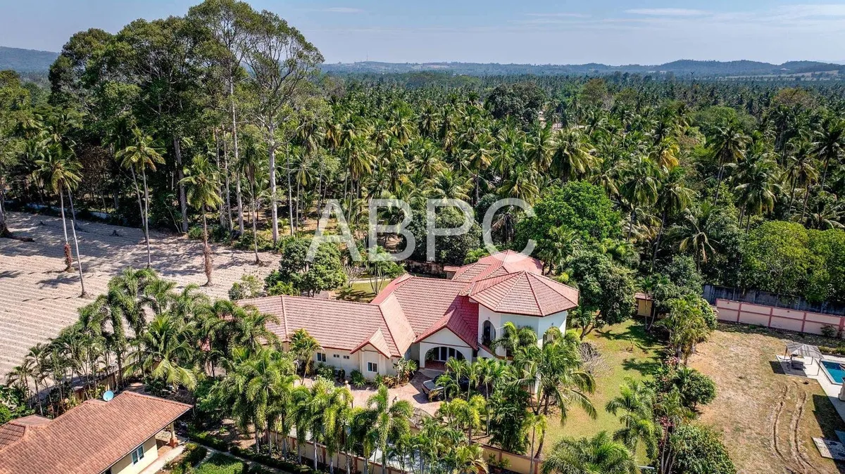 Five Bedroom Six Bathroom Pool Villa On Over One Rai of Land photo 2