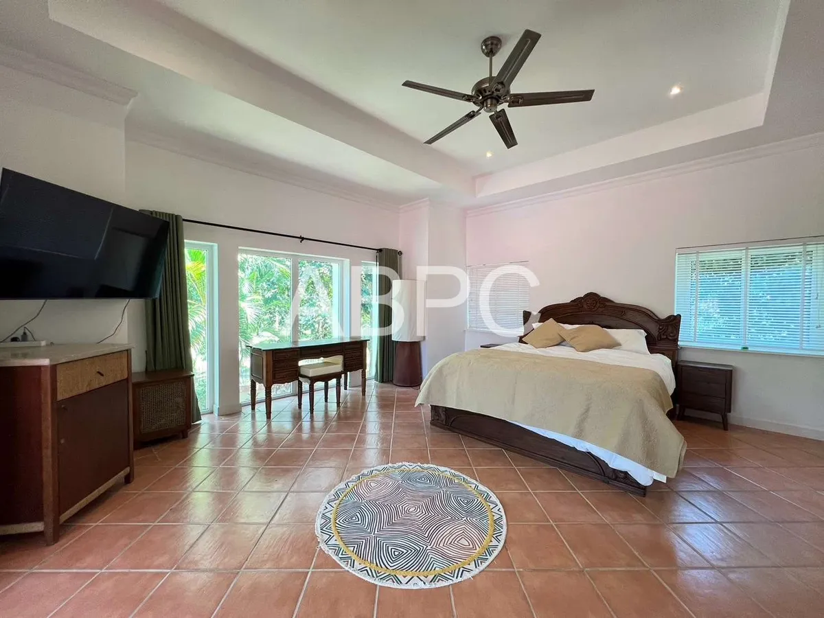 Five Bedroom Six Bathroom Pool Villa On Over One Rai of Land photo 18