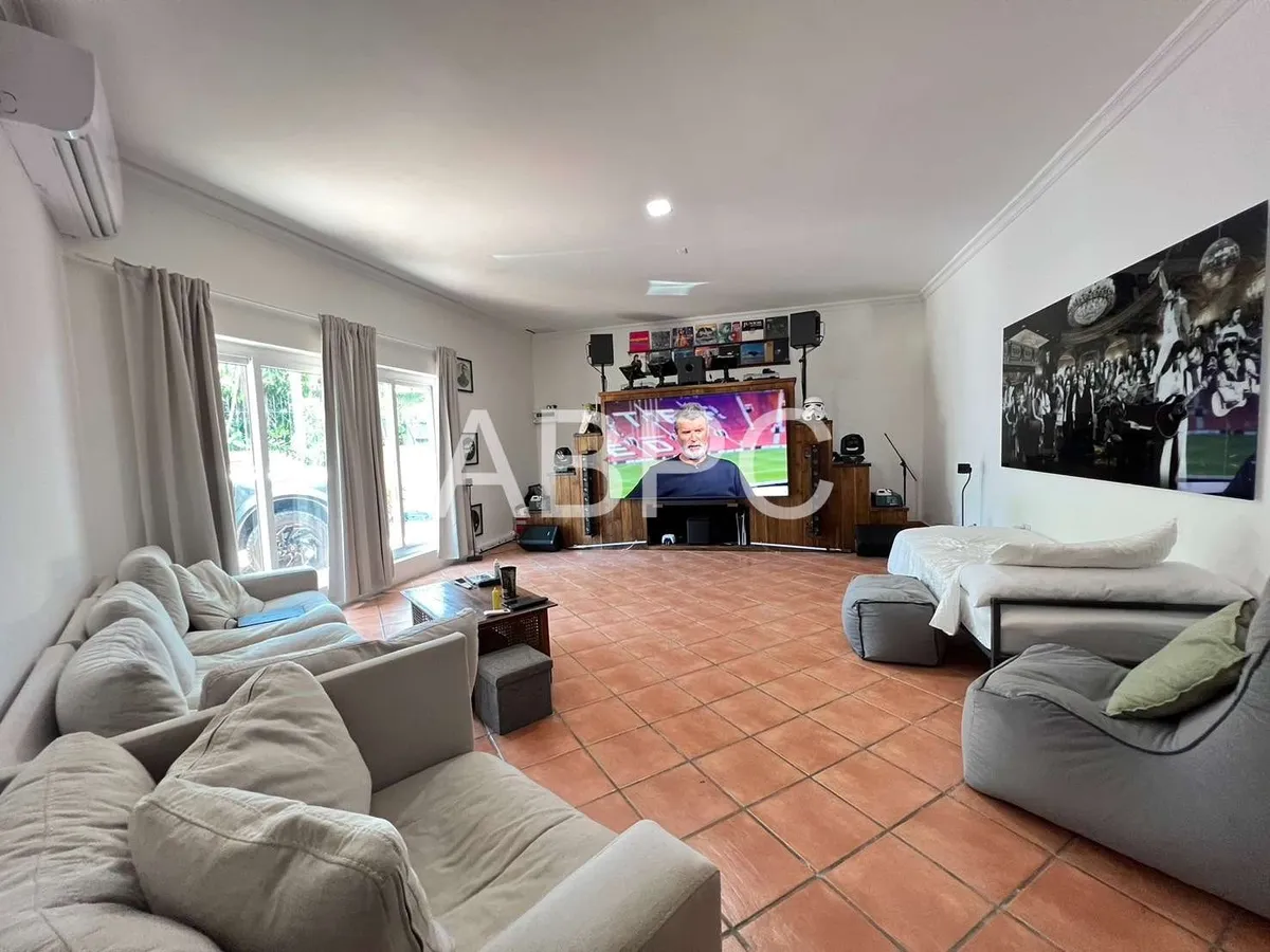 Five Bedroom Six Bathroom Pool Villa On Over One Rai of Land photo 20