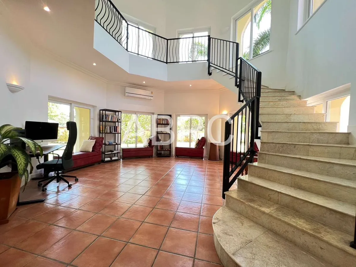 Five Bedroom Six Bathroom Pool Villa On Over One Rai of Land photo 23