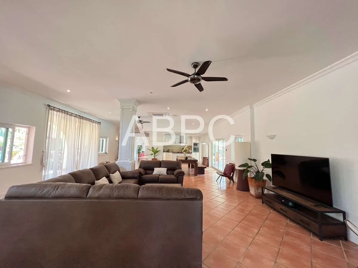 Five Bedroom Six Bathroom Pool Villa On Over One Rai of Land photo 25