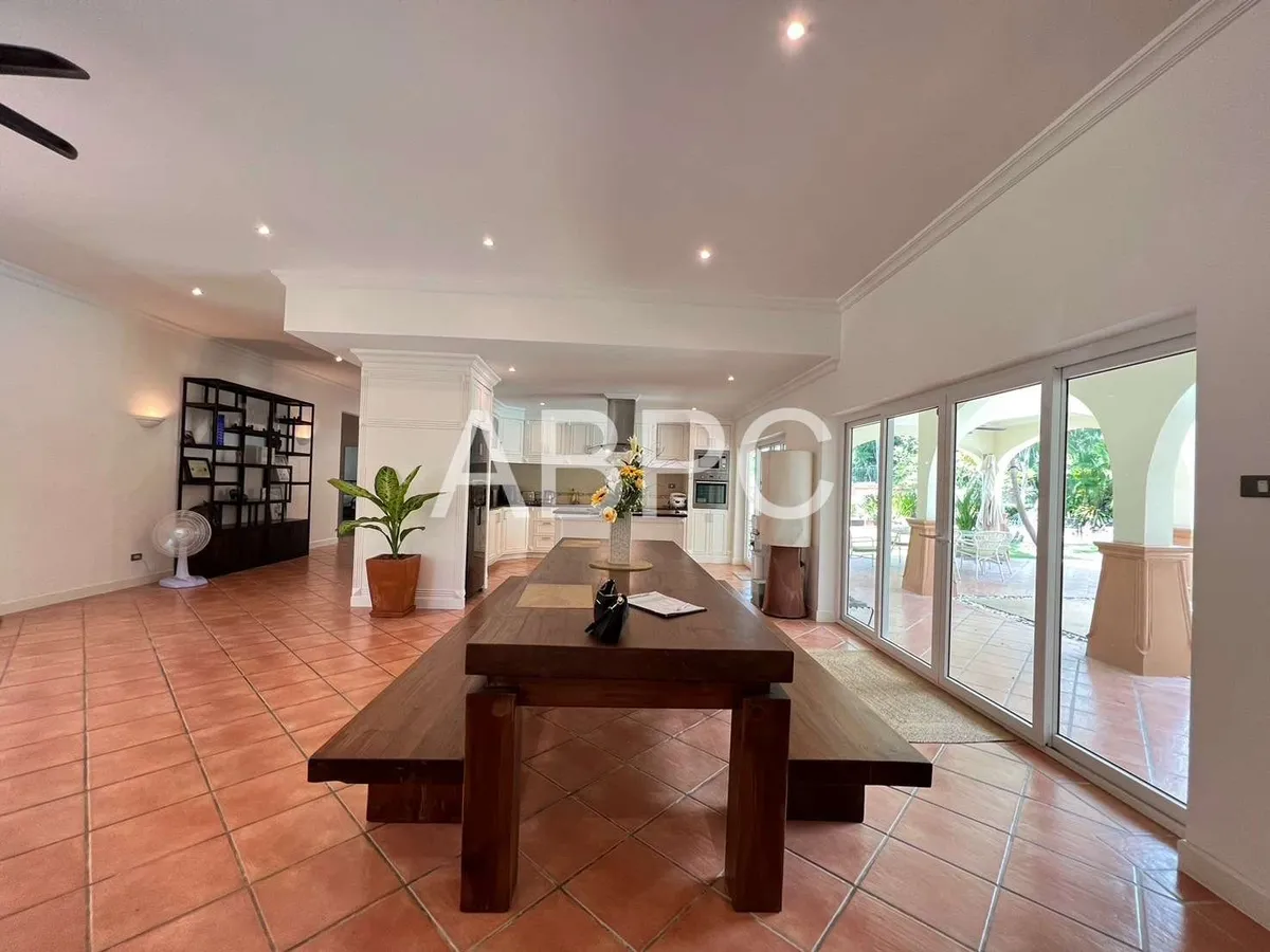 Five Bedroom Six Bathroom Pool Villa On Over One Rai of Land photo 4