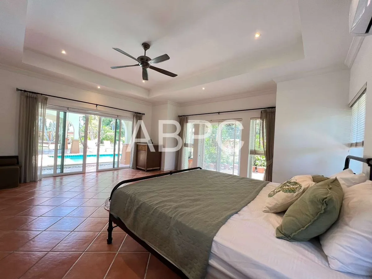 Five Bedroom Six Bathroom Pool Villa On Over One Rai of Land photo 8