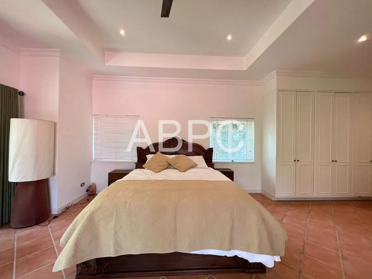 Five Bedroom Six Bathroom Pool Villa On Over One Rai of Land photo 10