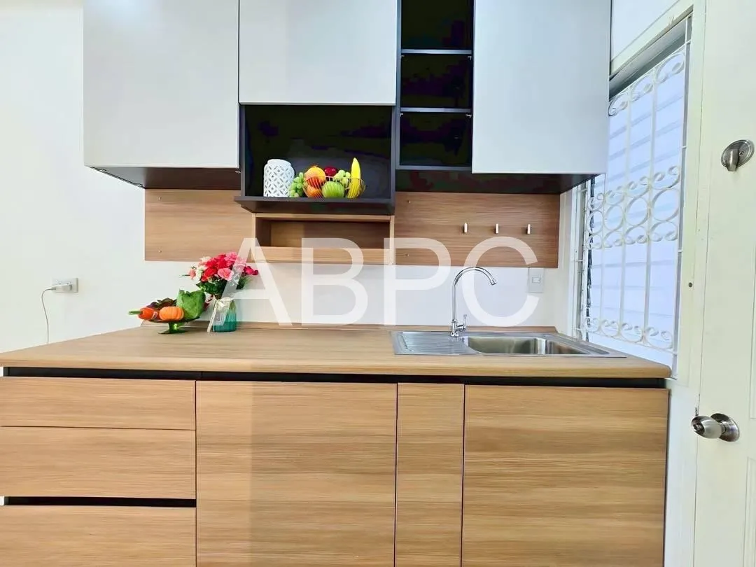 Stunning newly renovated studio photo 13