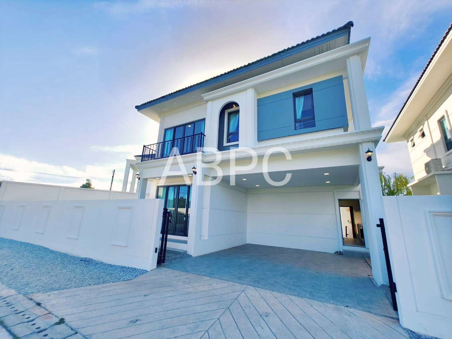 Brand New Pool Villa 4 bedrooms 5 bathrooms near in Jomtien for Sale