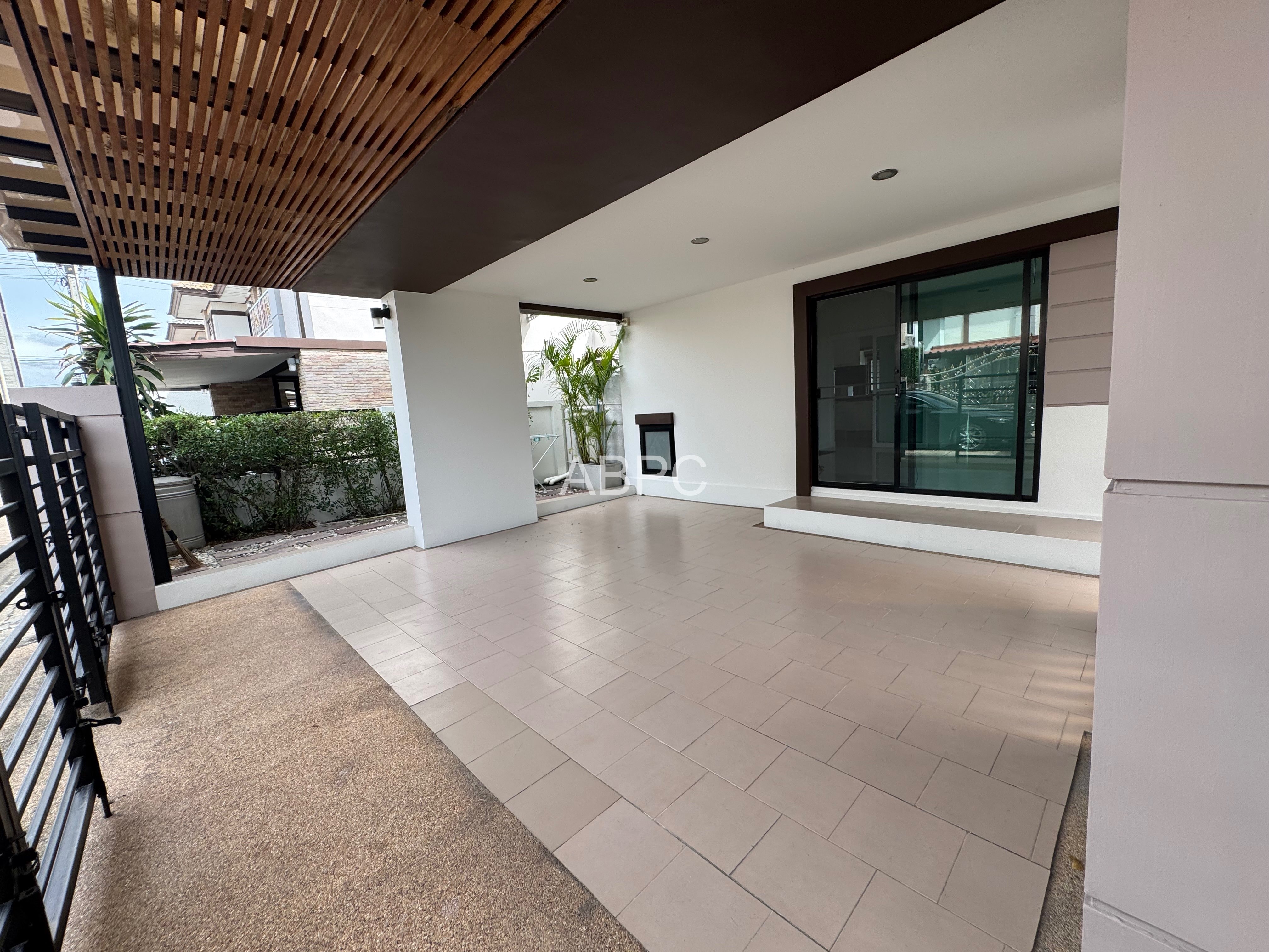 3 Bedroom 2 Bathroom House in Naklua photo 4