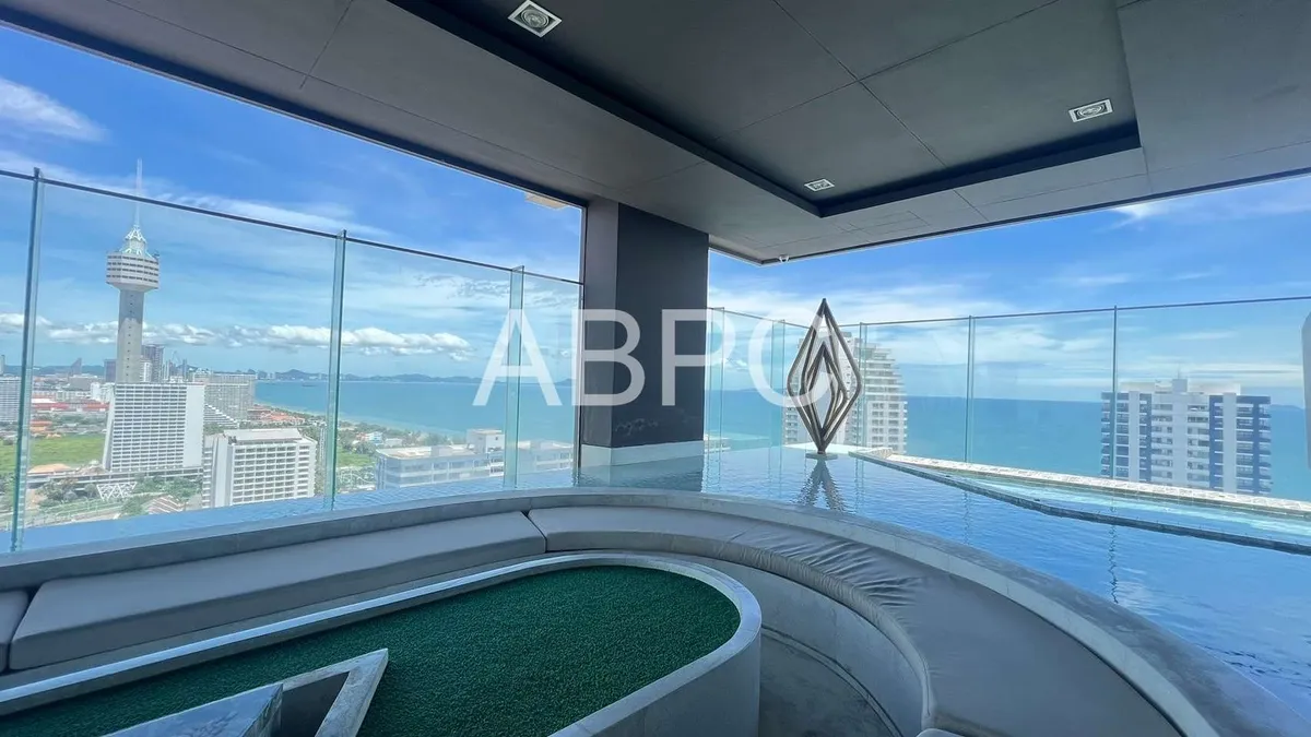 Luxury condo 2 Bedrooms 2 Bathrooms in Pratumnak
