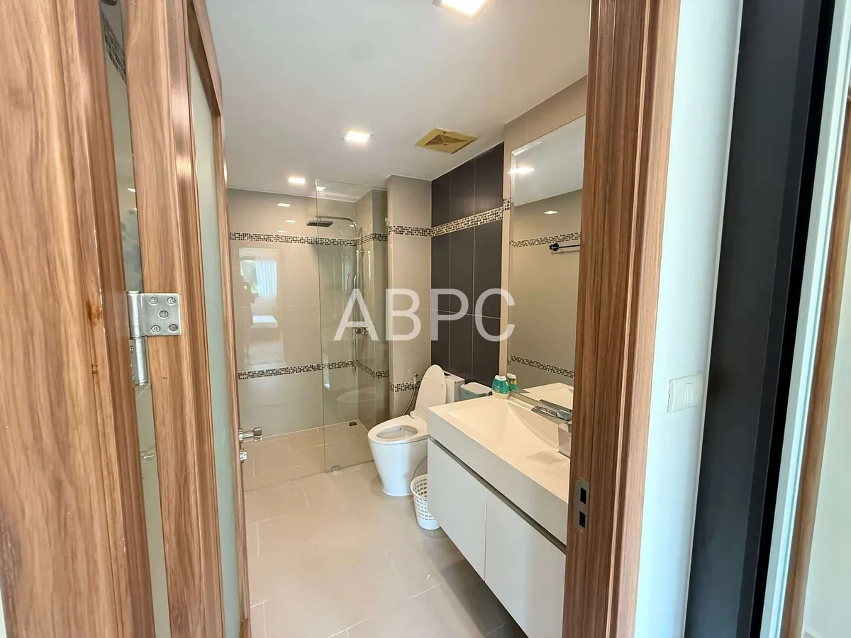 Beautiful Pool View 1 bedroom in Wongamat for Sale photo 8