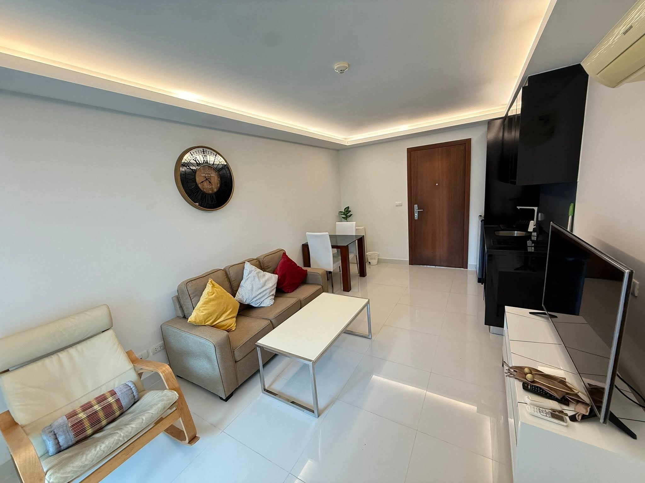 Beautiful Pool View 1 bedroom in Wongamat for Sale photo 11