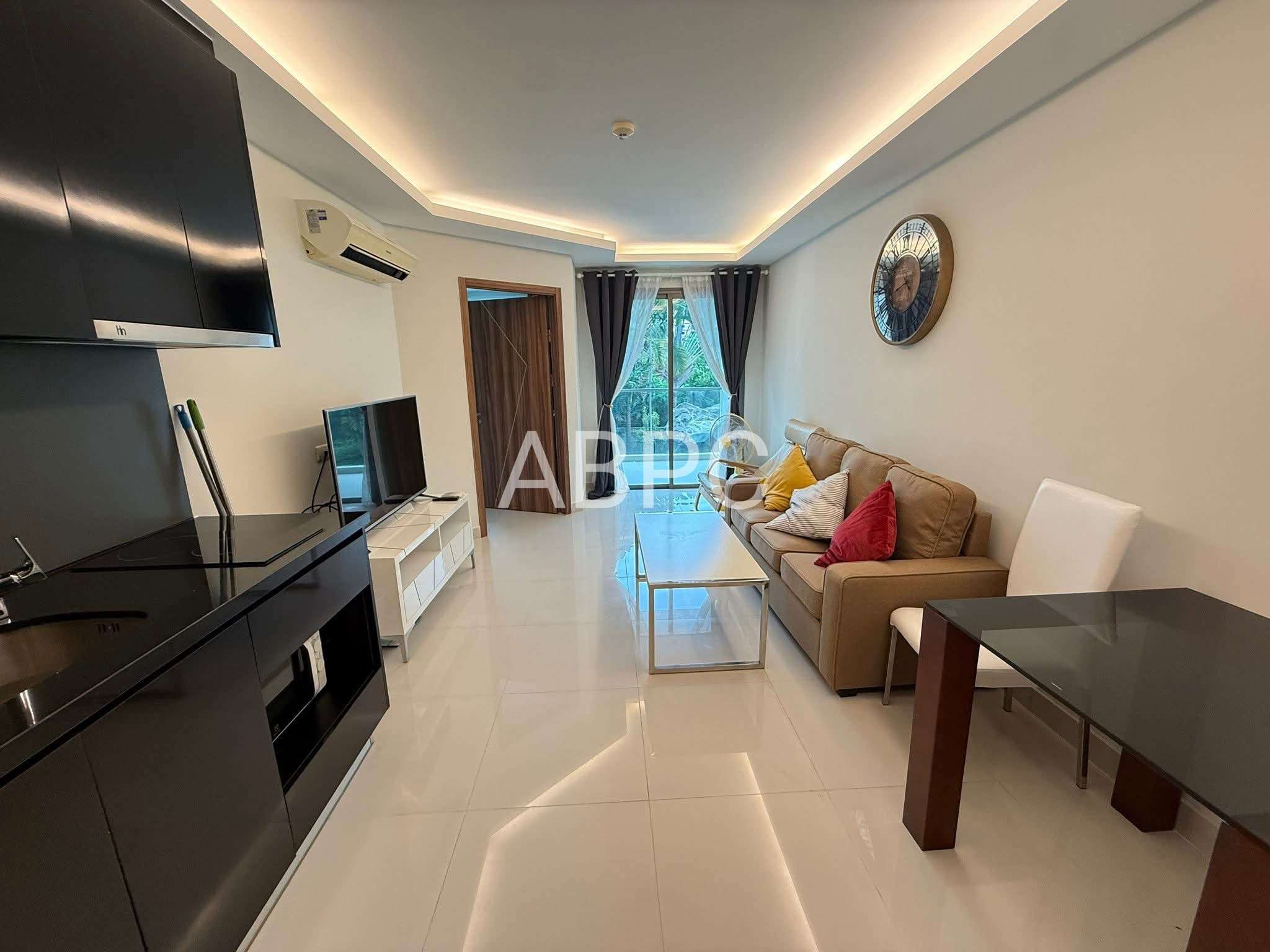 Beautiful Pool View 1 bedroom in Wongamat for Sale photo 3