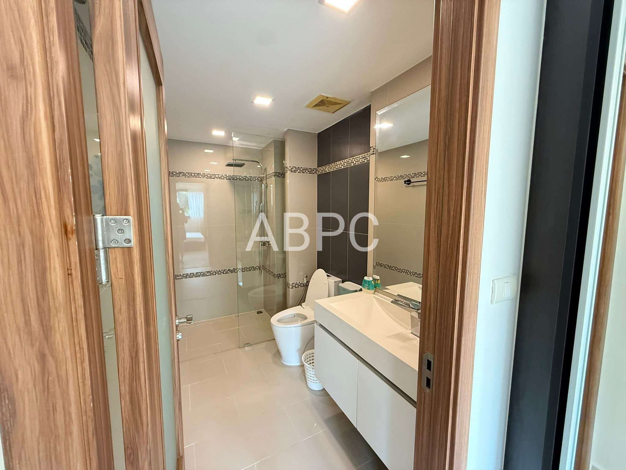 Beautiful Pool View 1 bedroom in Wongamat for Sale photo 9