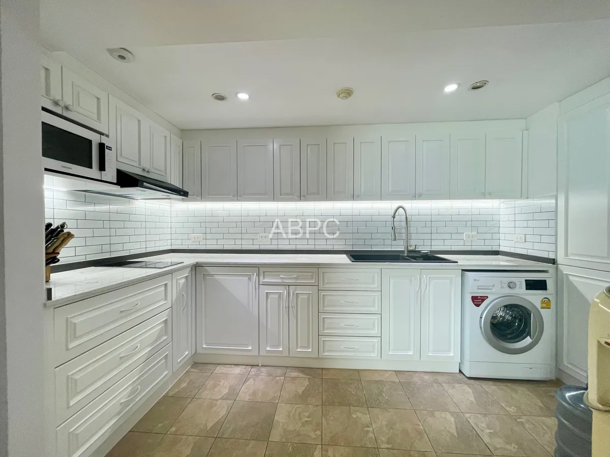 Two Bedroom Two Bathroom In Luxury Beachfront Condominium photo 7