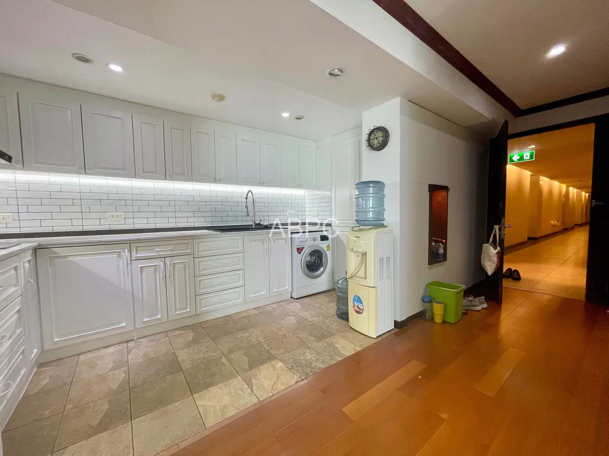 Two Bedroom Two Bathroom In Luxury Beachfront Condominium photo 8