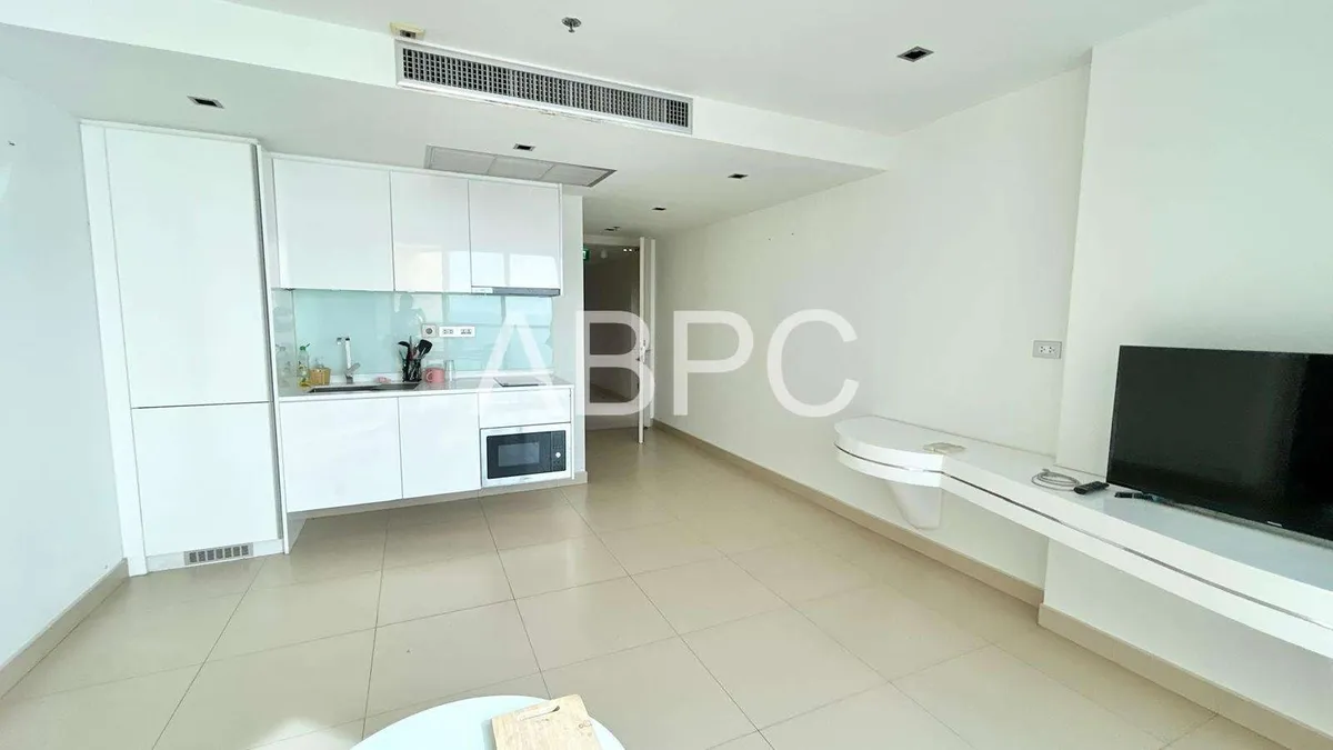 Ocean View Condo For Rent in Prahtamnak photo 2