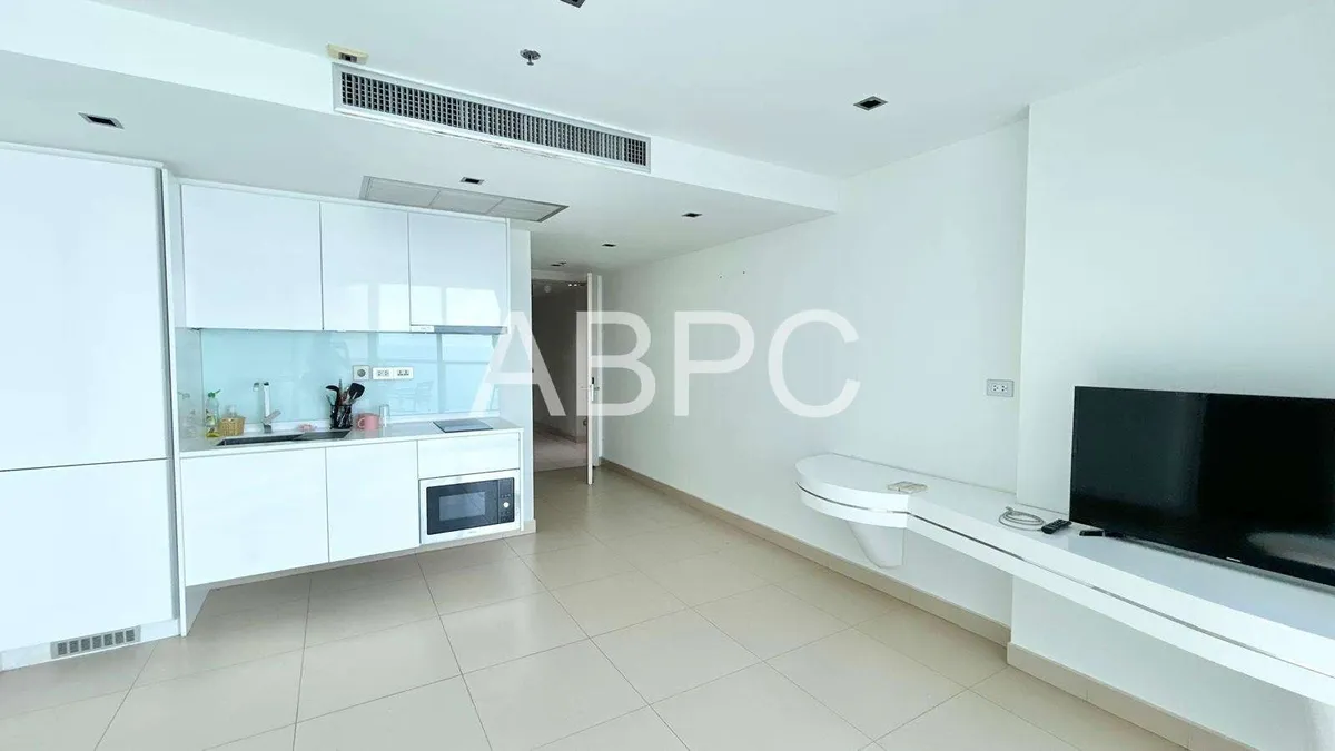 Ocean View Condo For Rent in Prahtamnak photo 3