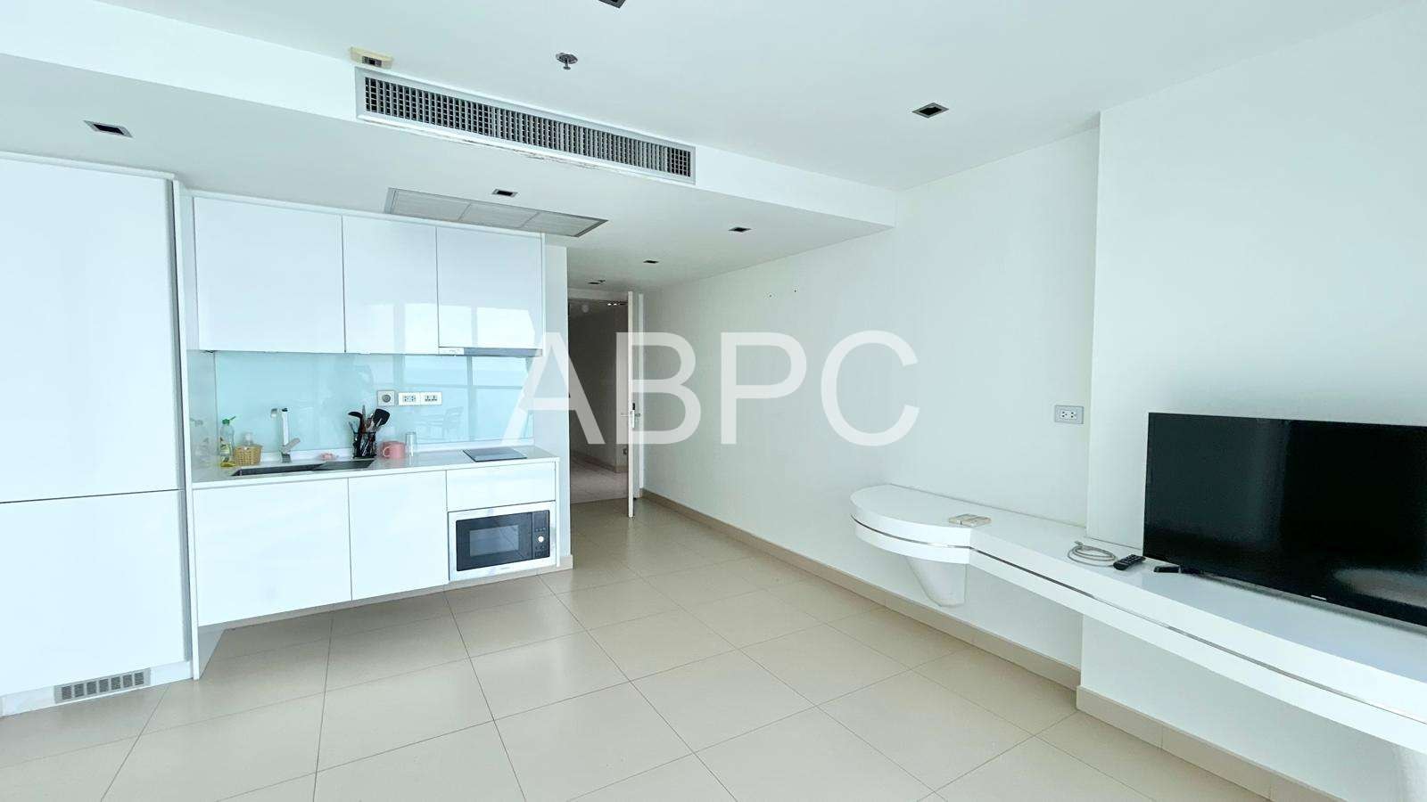 Ocean View Condo For Rent in Prahtamnak photo 3