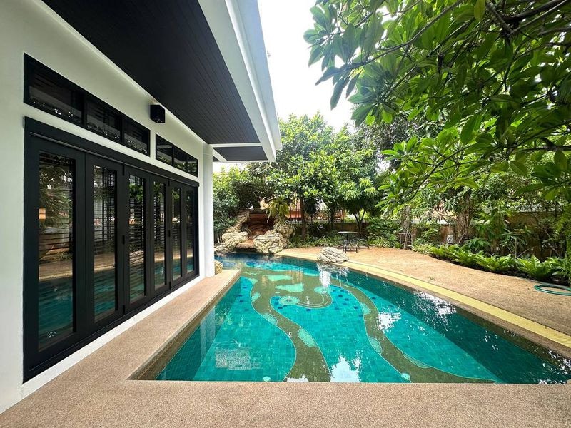 Thai Bali Style Pool Villa 4 bedrooms 5 bathroom Suitable for Business near Jomtien Beach for Sale/Rent photo 25
