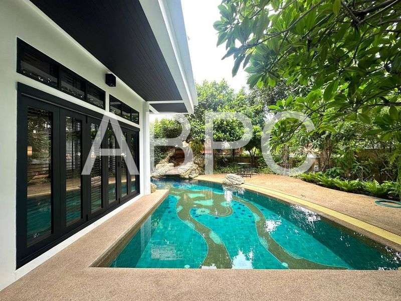 Thai Bali Style Pool Villa 4 bedrooms 5 bathroom Suitable for Business near Jomtien Beach for Sale/Rent photo 5