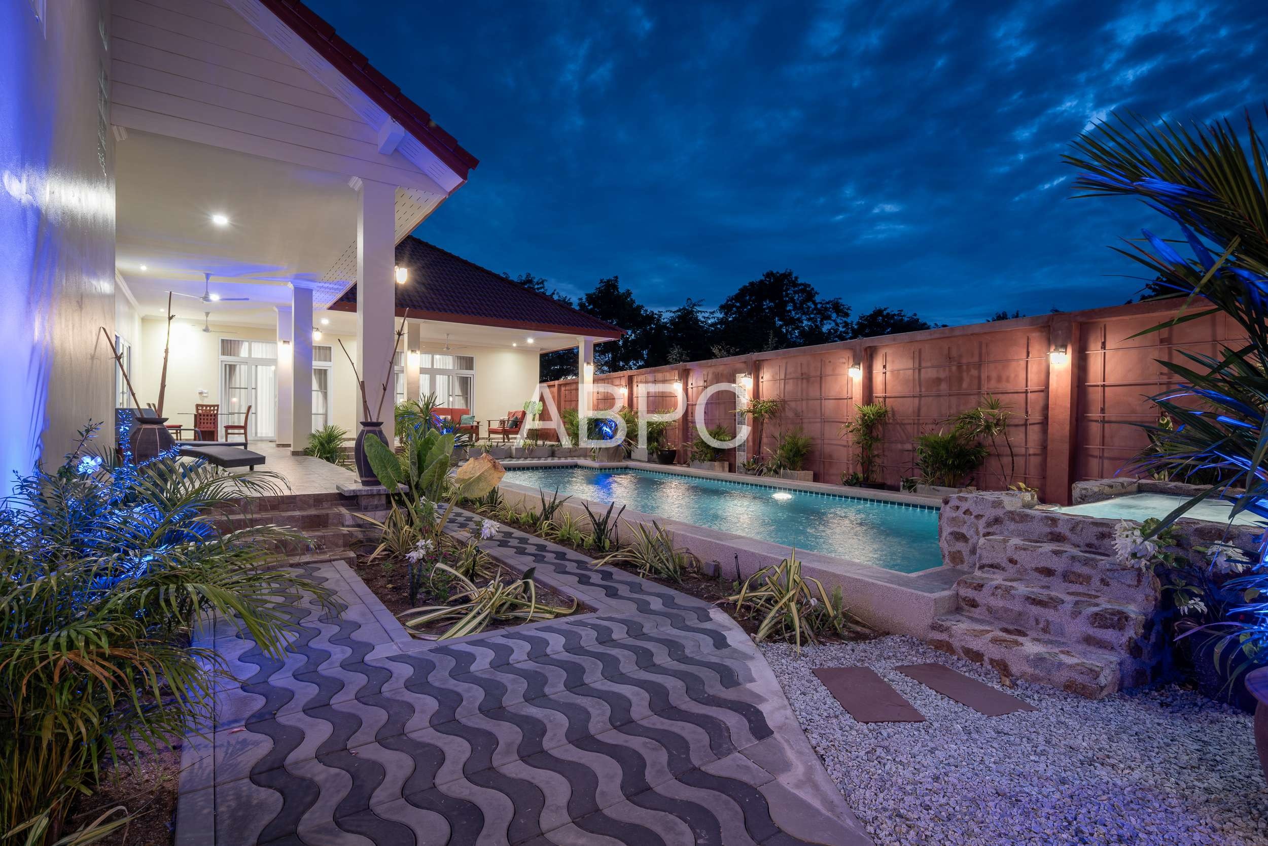 Pool Villa 5 bedroom 6 and half bathrooms + studio apartment