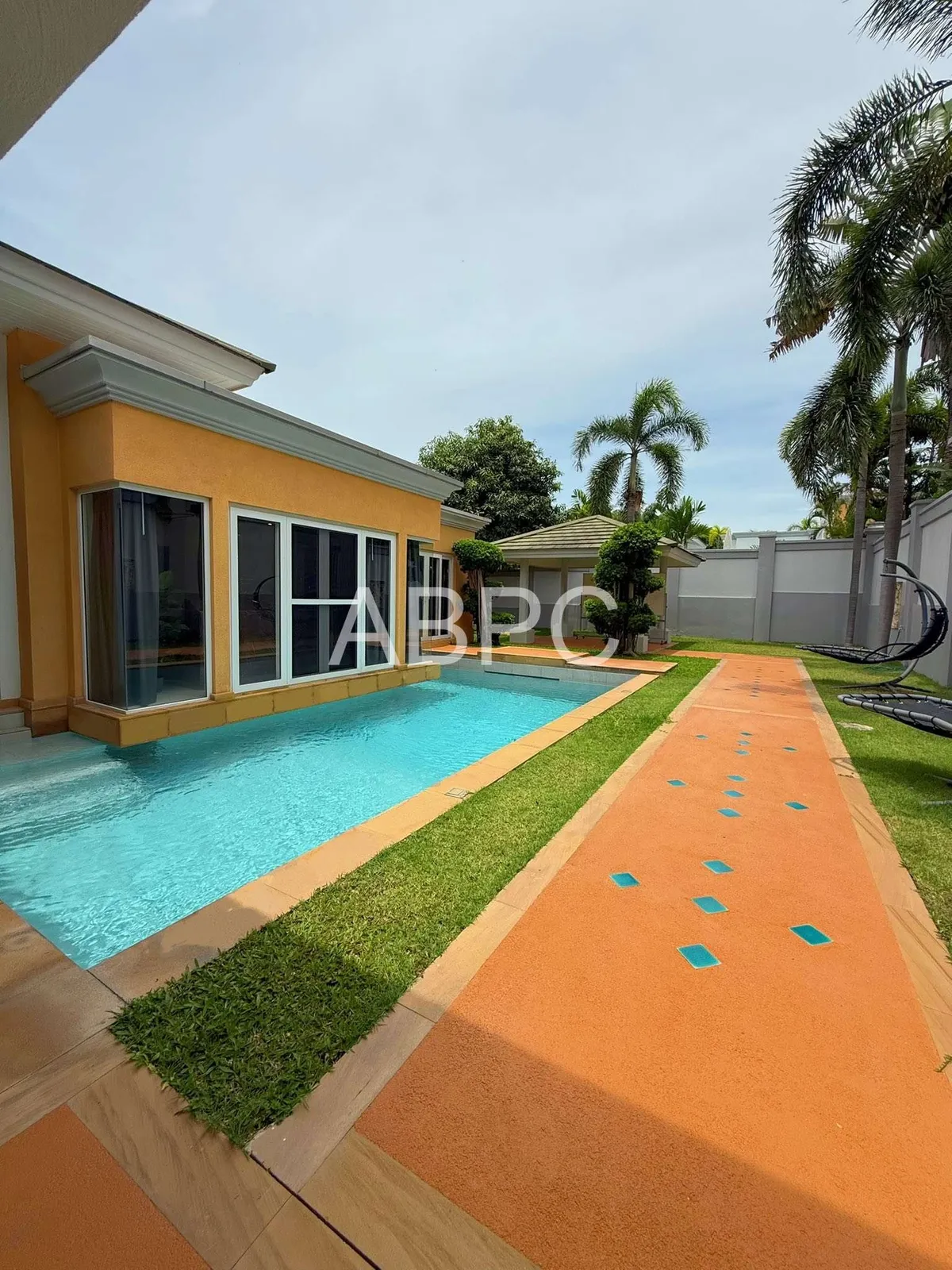Luxury Pool Villa 3 bedrooms 4 bathrooms in Siam Royal View Pattaya for Rent