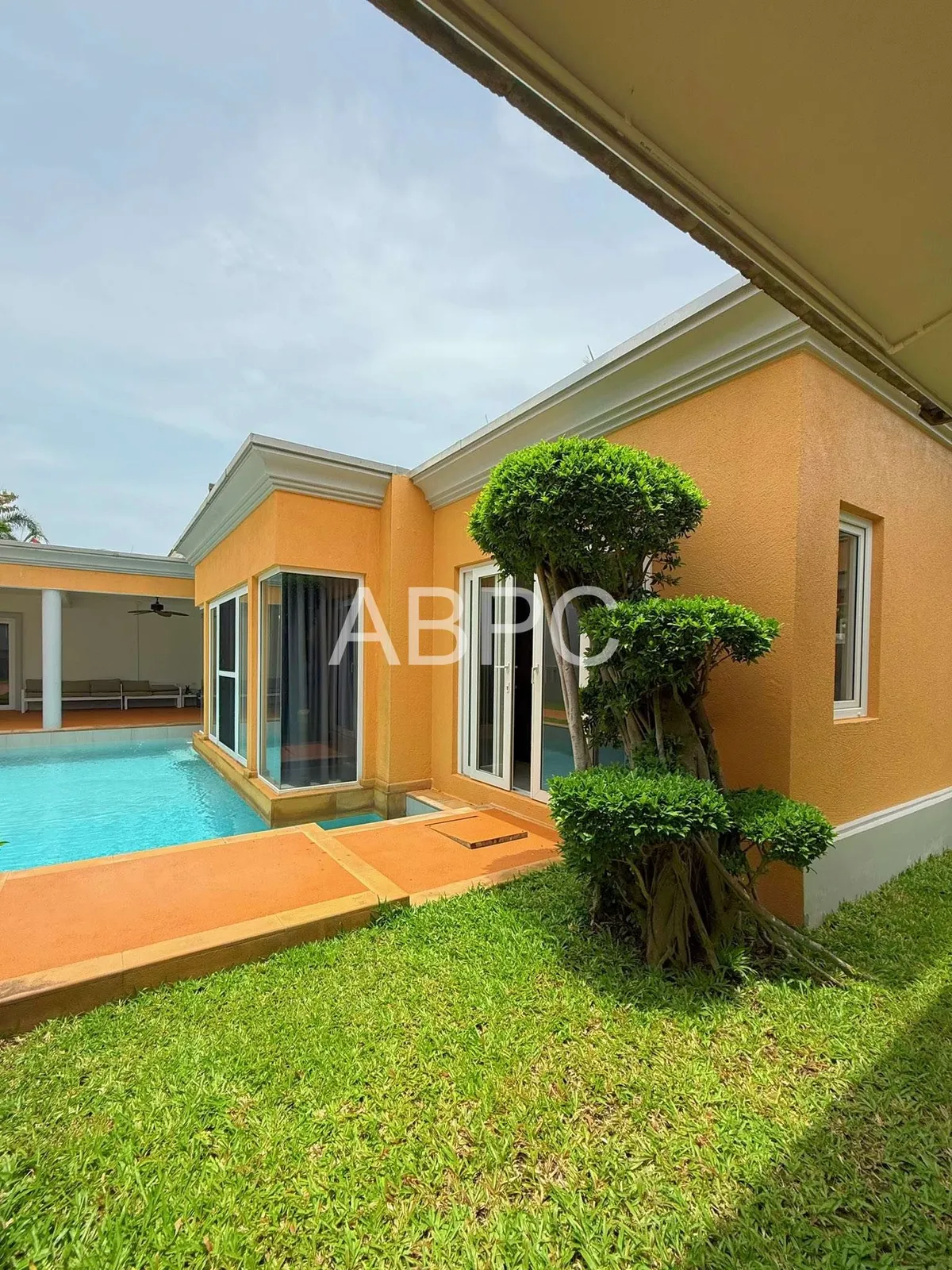 Luxury Pool Villa 3 bedrooms 4 bathrooms in Siam Royal View Pattaya for Rent photo 2