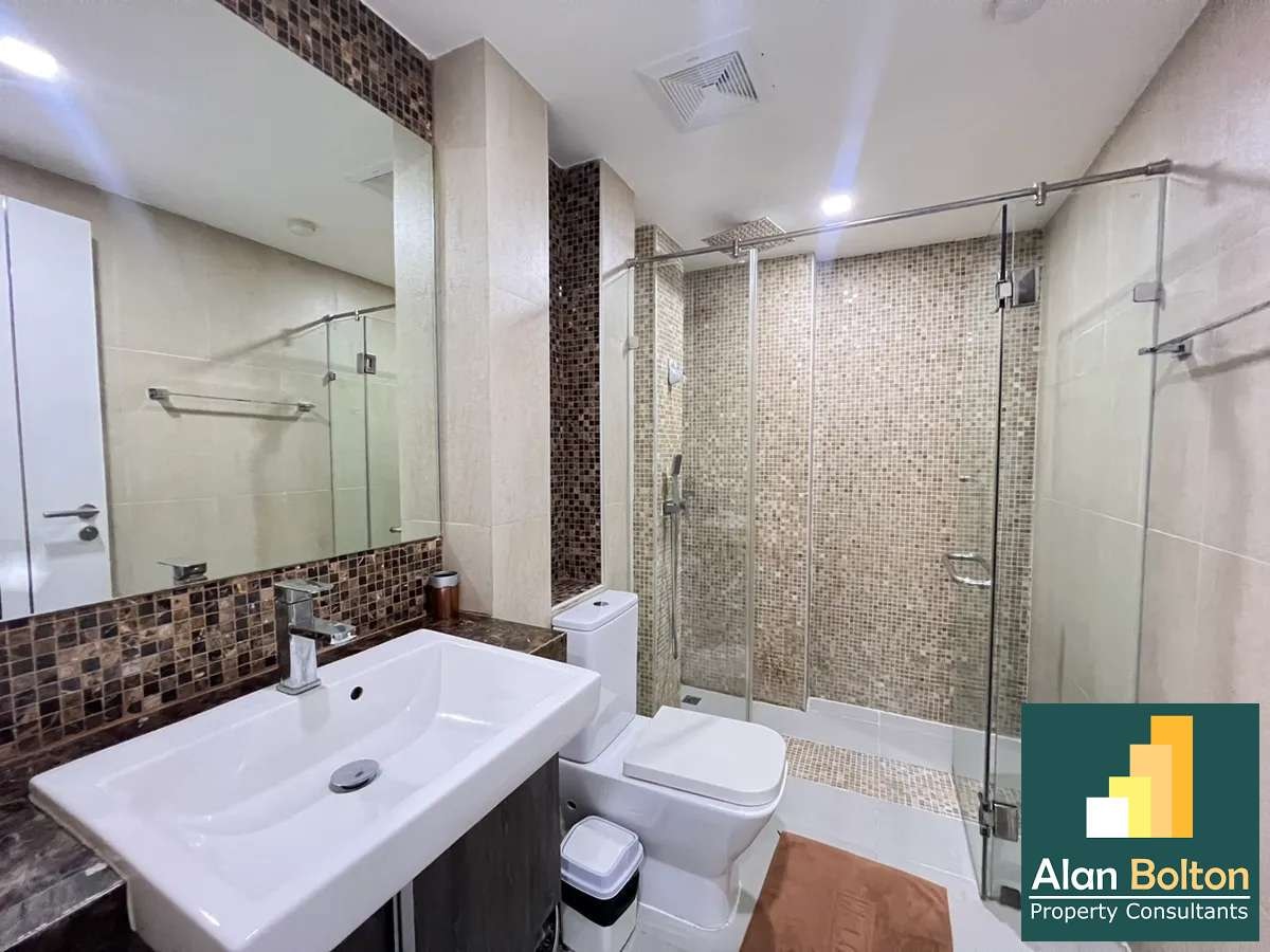 Studio 1 Bathroom in Central Pattaya photo 10