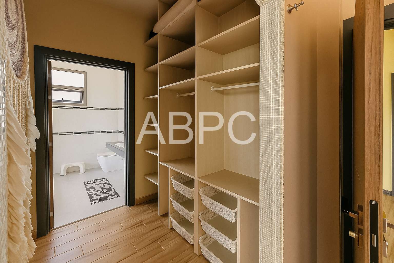 4 Bedroom 3 Bathroom in East Pattaya photo 9