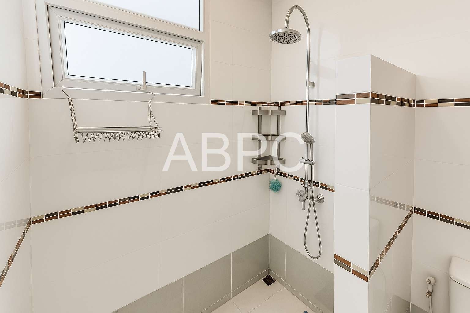 4 Bedroom 3 Bathroom in East Pattaya photo 14