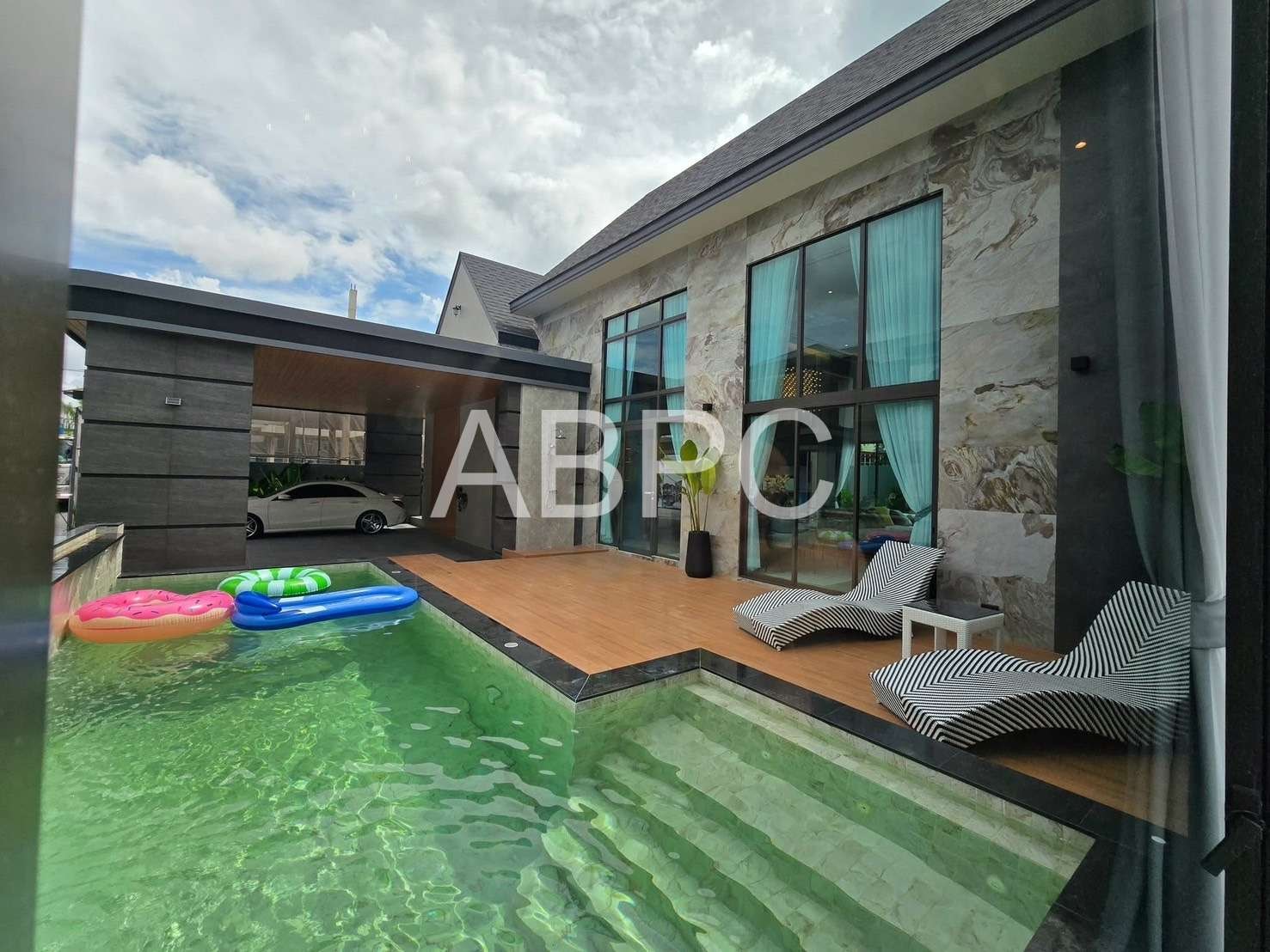 luxury pool Villa 3 Bedrooms 4 Bathrooms in Mapprachan photo 3