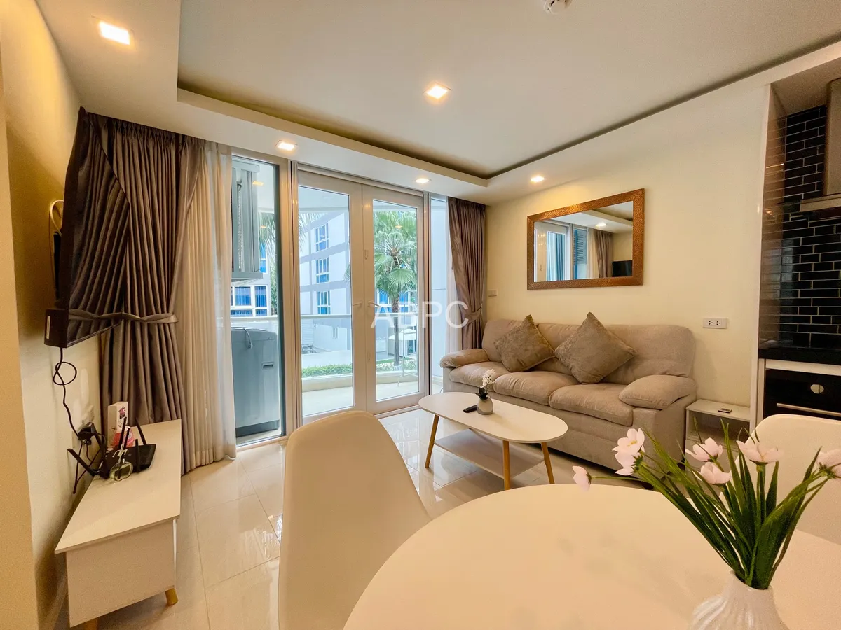 Grand Avenue for Rent 2 bed 2 bath Pool View
