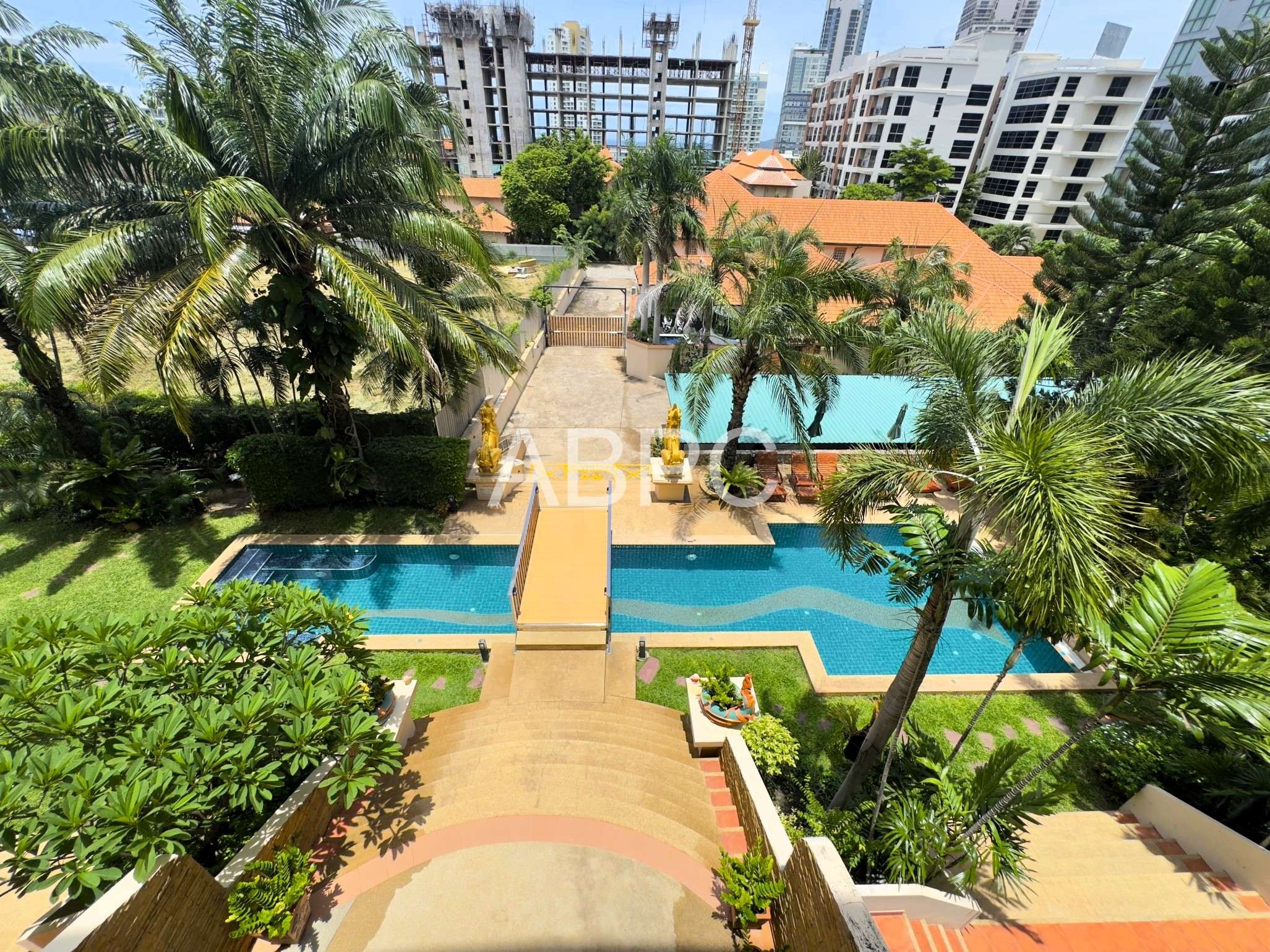 2 Bedroom 1 Bathroom in Pratumnak