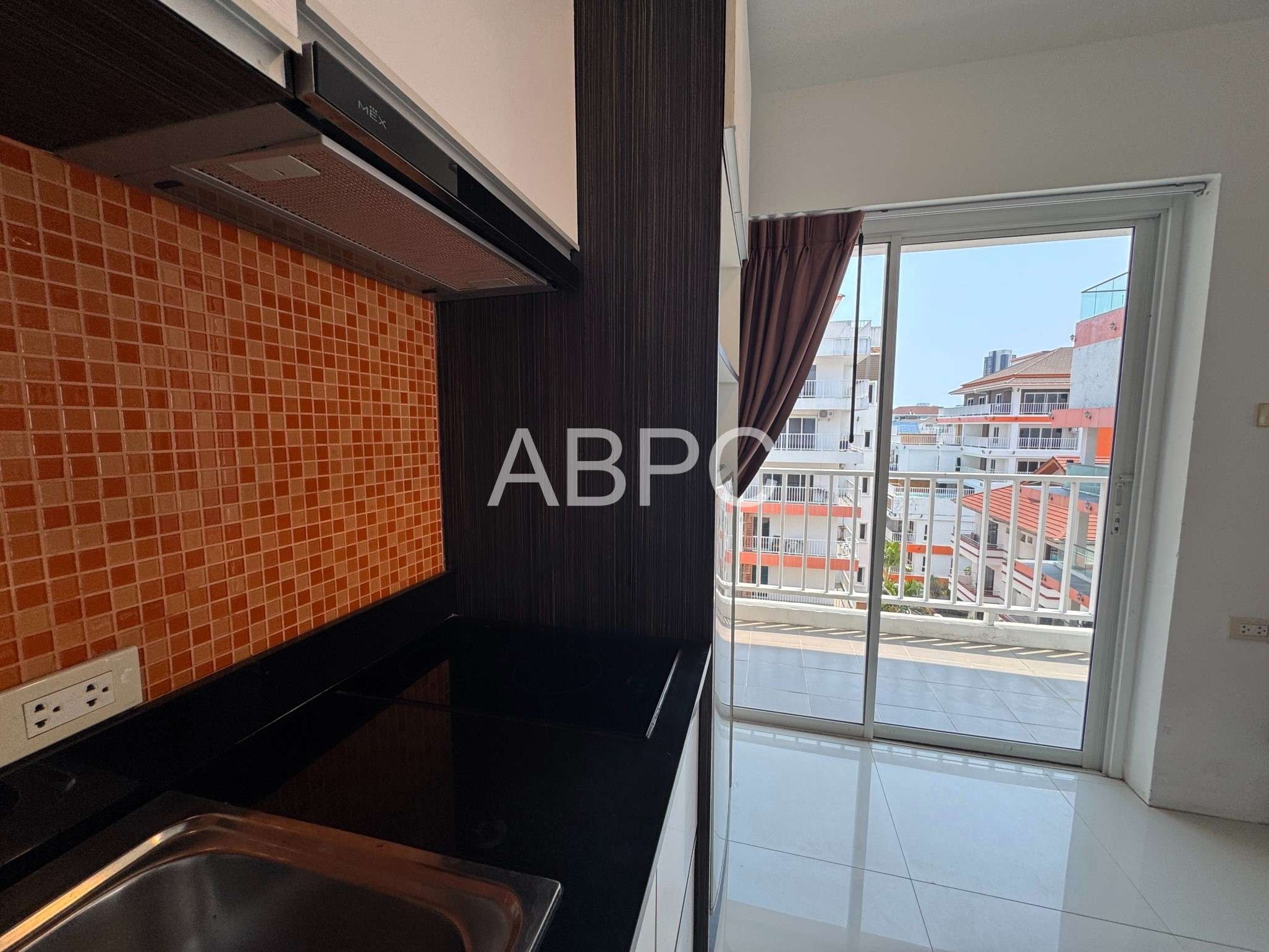 Corner Studio in Pratumnak photo 7