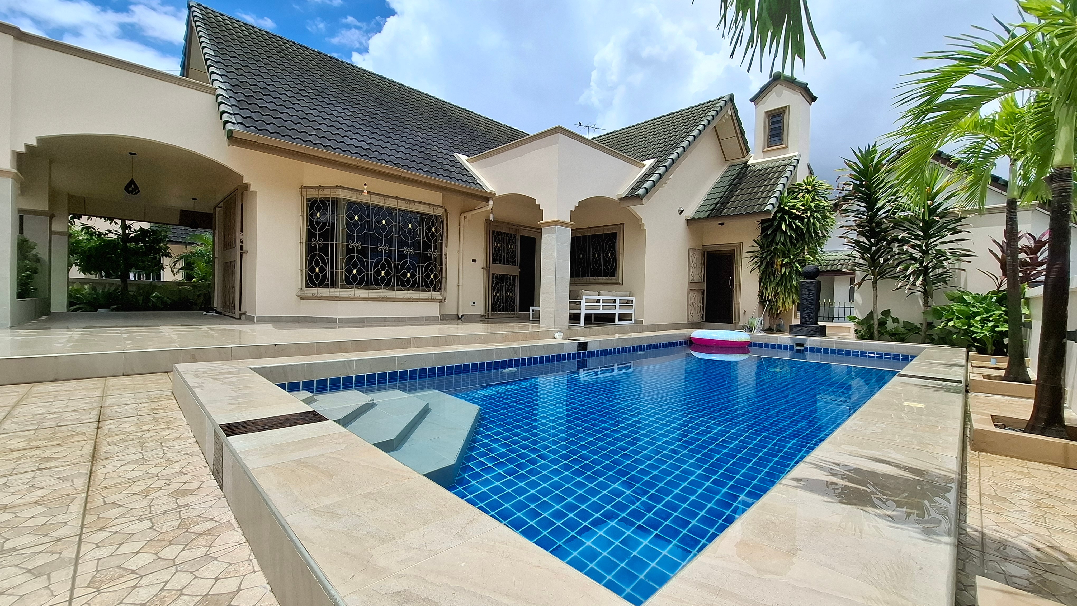 Corner 3-Bedroom Pool Villa by Lake Mabprachan photo 27