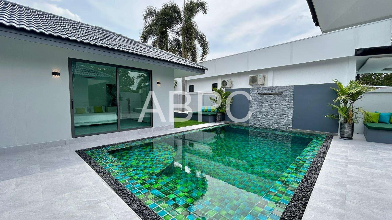 Modern 3 Bed Pool Villa Mabprachan Lake