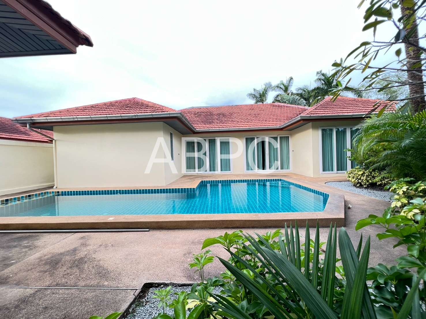 Corner house  Pool Villa  4 Bedrooms 5 Bathrooms in Mapprachan photo 3