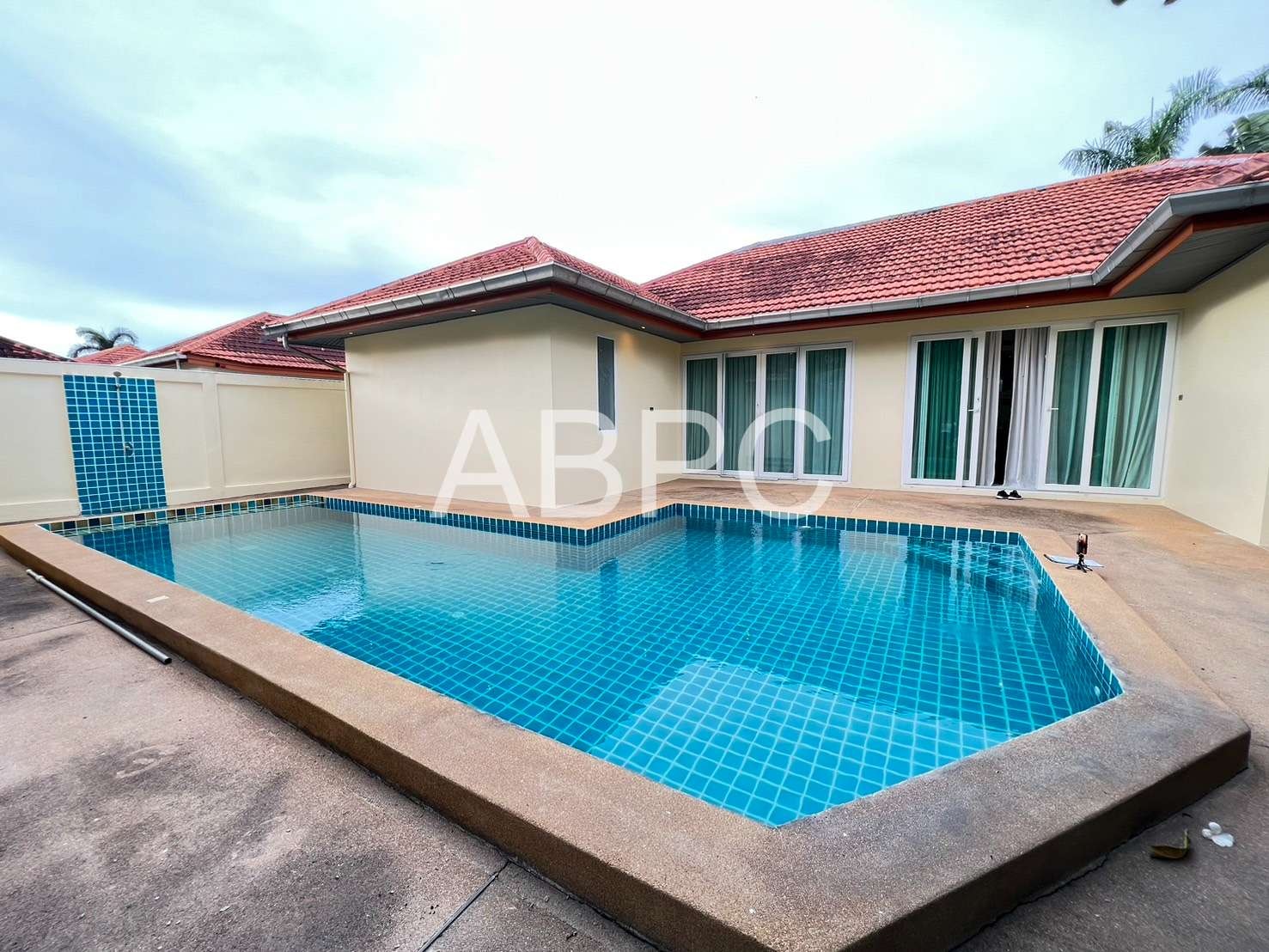 Corner house  Pool Villa  4 Bedrooms 5 Bathrooms in Mapprachan photo 4