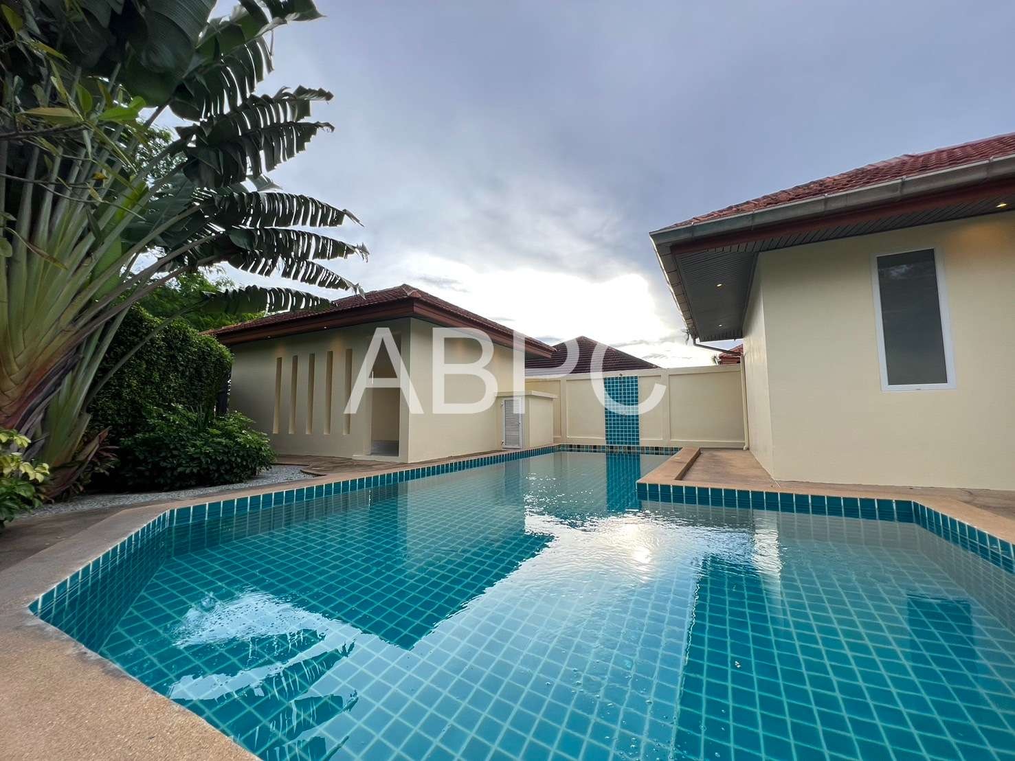 Corner house  Pool Villa  4 Bedrooms 5 Bathrooms in Mapprachan